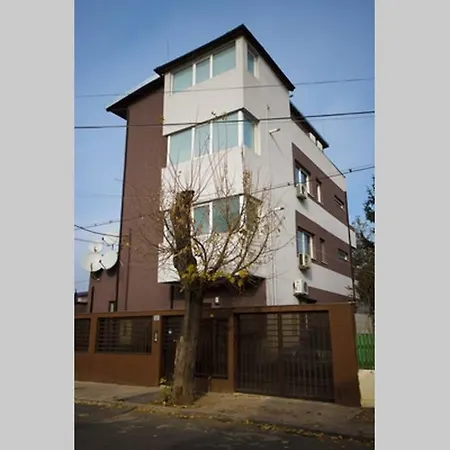 Penthouse Larry * Boekarest