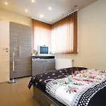 아파트 Penthouse Larry *