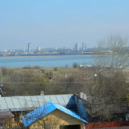 Penthouse Larry Apartment *